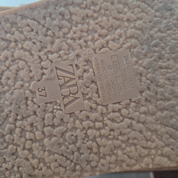 Zara Tan Strappy Sandals with Rhinestone Detail - Like New - Picture 6 of 8